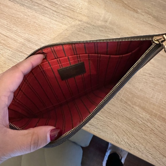 Louis Vuitton Neverfull Wristlet Wallet - Picture 3 of 6